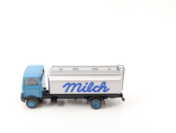 Busch Praline H0 Modellauto LKW MB Tankwagen "Milch" 1:87