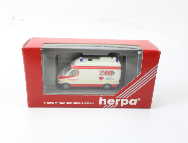 Herpa H0 184762 Modellfahrzeug  LKW MB T1N  RTW Johanniter "Kampf dem Herztod"
