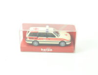 Herpa H0 184496 Modellauto PKW VW Passat Variant DRK...