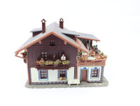 Faller H0 130282 Gebäude Pension Edelweiß mit Figuren / Licht