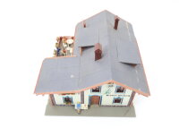 Faller H0 130282 Gebäude Pension Edelweiß mit Figuren / Licht