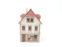 Spur H0 Gebäude Wohnhaus mit Ladenzeile