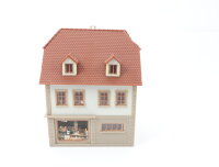 Spur H0 Gebäude Wohnhaus mit Ladenzeile