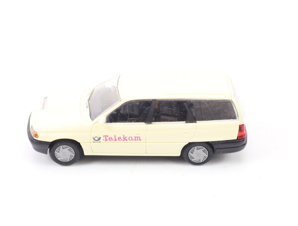 Rietze H0 30482 Modellauto PKW Opel Astra Kombi "Telekom" 1:87