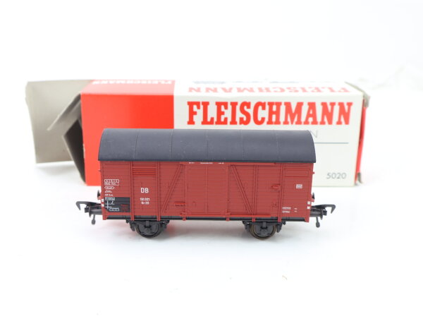 Fleischmann H0 5020 gedeckter Güterwagen 151 321 DB