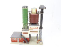 Faller H0 B-950 Gebäude Industriegebäude Betonmischwerk mit Figuren /gebaut
