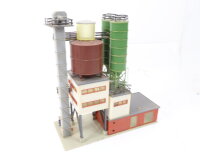 Faller H0 B-950 Gebäude Industriegebäude Betonmischwerk mit Figuren /gebaut