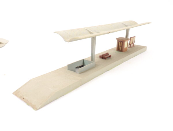 Kibri H0 Gebäude Bahnsteig mit wellenförmiger Überdachung 1:87 / gebaut