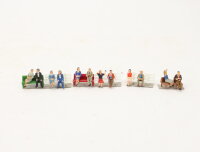 Spur H0 Figuren-Set 12x Sitzende auf Parkbänken oder Stühlen in Box 1:87