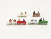 Spur H0 Figuren-Set 12x Sitzende auf Parkbänken oder Stühlen in Box 1:87