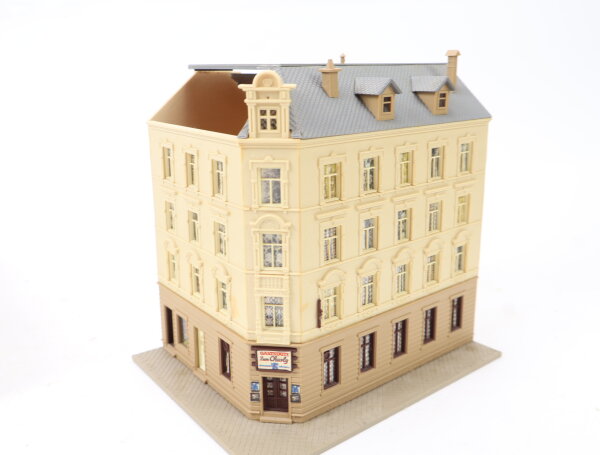 Pola N 346 Gebäude Bausatz Stadthaus Eckhaus mit Kneipe - gebaut