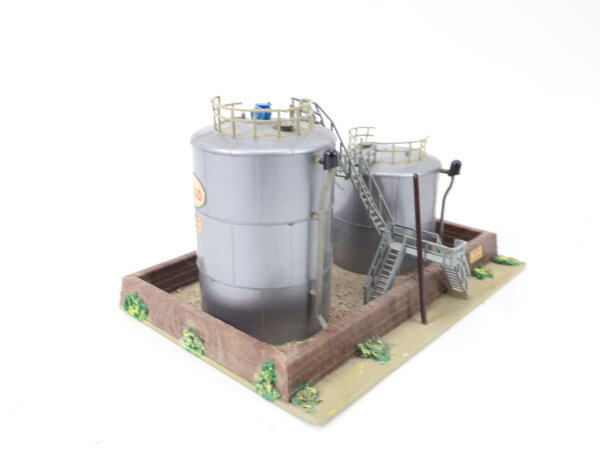 Kibri H0 392 Gebäude Tanklager Hochtanks "ESSO" Raffenerietanks - gebaut