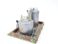Kibri H0 392 Gebäude Tanklager Hochtanks "ESSO" Raffenerietanks - gebaut