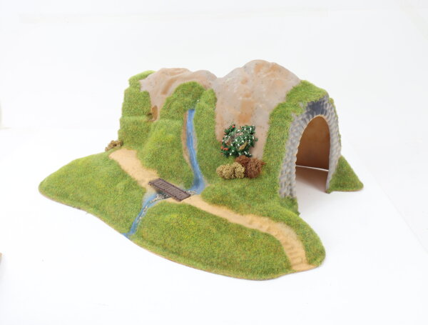 Noch H0 219 Landschaftsbau Tunnel gerade mit Bank 1-gleisig