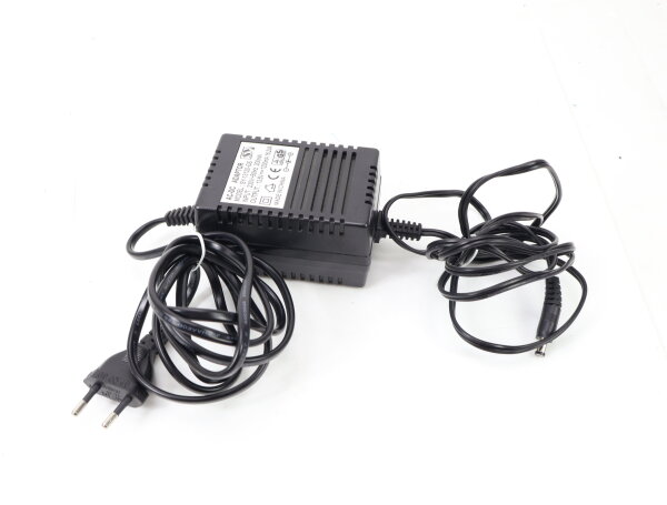 Netzteil AC-DC Adaptor SY-13-120-GS 230V 13,5V 1200mA 5,5mm Buchse