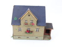 Spur H0 Gebäude Wohnhaus Einfamilienhaus / Pappe