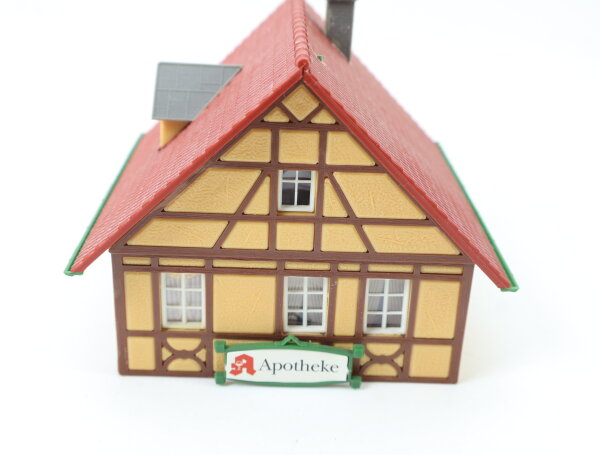 Spur H0 Gebäude Fachwerkhaus Wohnhaus mit Apotheke