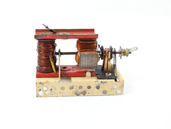 Trix Metallbaukasten Motor Wechselstrommotor mit Rolle auf der Achse / geprüft