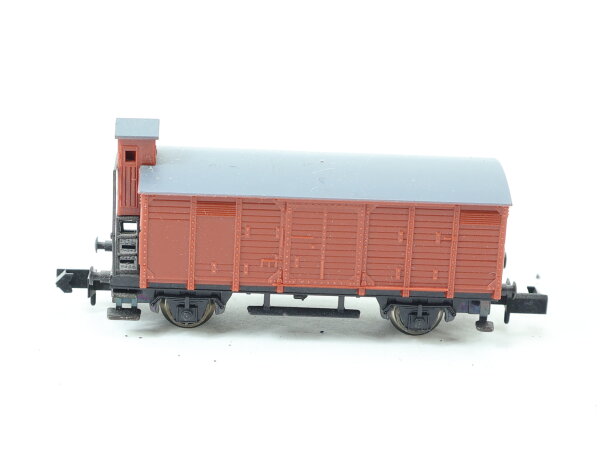 Arnold N gedeckter Güterwagen mit Bremserhaus braun 1:160