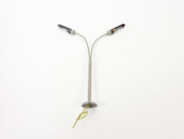 Märklin ? H0 Lampe Leuchte Peitschenleuchte Straßenlaterne 2-flammig Höhe 130 mm