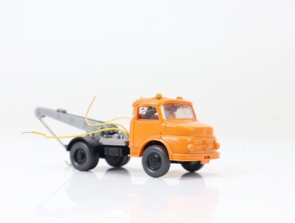 Wiking H0 631/5b Modellauto Abschleppwagen MB 1413 gelborange + Licht - geprüft