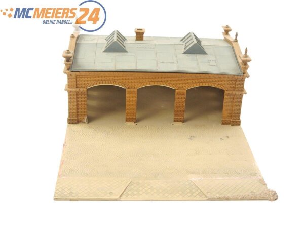 Pola H0 Gebäude Fahrzeughalle mit 3 Toren Lagerhaus Lagerhalle