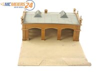 Pola H0 Gebäude Fahrzeughalle mit 3 Toren Lagerhaus Lagerhalle