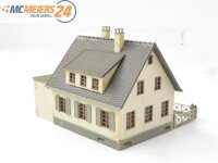 Spur H0 Gebäude Haus Wohnhaus Einfamilienhaus mit Garage