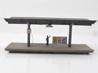 Spur H0 Gebäude Bahnsteig mit Figur / LED Licht