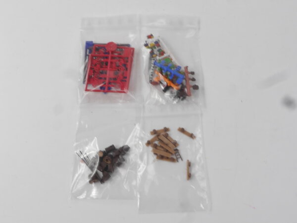 Spur H0 Ausschmückung Gepäckstücke Koffer Fahrräder Holzbänke Konvolut etc.