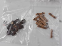 Spur H0 Ausschmückung Gepäckstücke Koffer Fahrräder Holzbänke Konvolut etc.