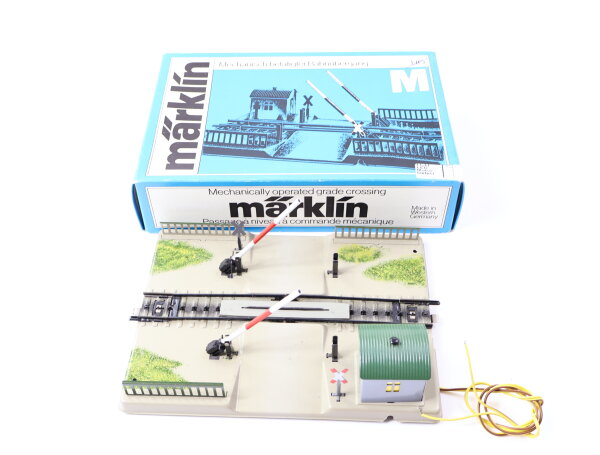 Märklin H0 7390 mechanischer Bahnübergang M-Gleis mit Andreaskreuz / Blech Licht