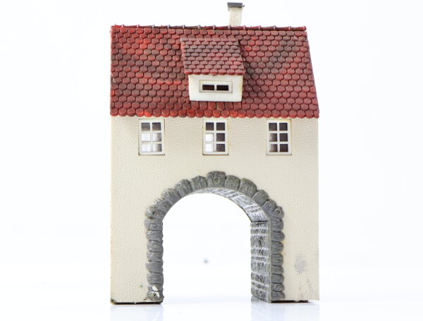 Spur N Gebäude Haus mit Tor Durchfahrt