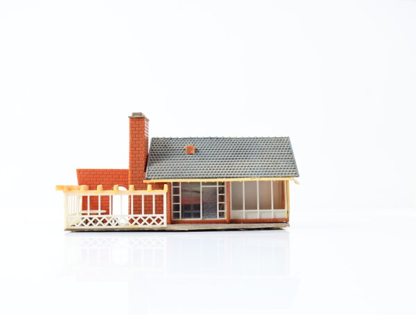 Spur H0 Gebäude Wohnhaus Einfamilienhaus / Licht