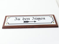 Blechschild  Nostalgie "Zu den Zügen" emailiert auf Holzbrett mit Ösen