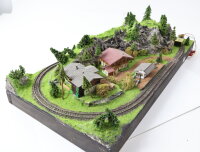 Eigenbau Spur N Landschaftsbau Diorama Bergkette mit Dorf Brücke Gleisoval/Licht