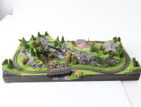 Eigenbau Spur N Landschaftsbau Diorama Bergkette mit Dorf Brücke Gleisoval/Licht