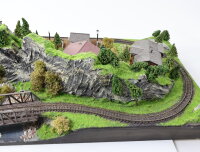 Eigenbau Spur N Landschaftsbau Diorama Bergkette mit Dorf Brücke Gleisoval/Licht