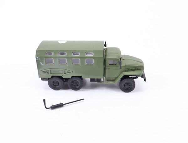 Spur H0 Militärfahrzeug LKW Ural mit Funkkoffer 1:87