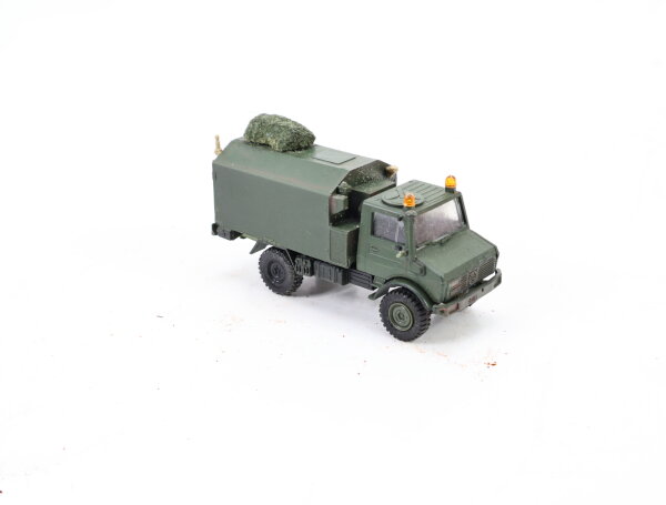 Spur H0 Militärfahrzeug BW Mercedes Unimog 1300 2to mit Funkkoffer 1:87