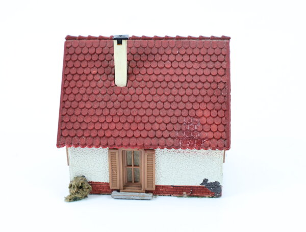 Spur H0 Gebäude Wohnhaus Einfamilienhaus Siedlungshaus mit Bank