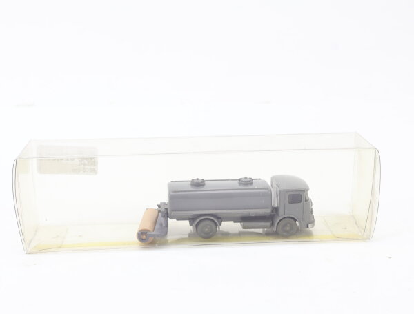 Wiking H0 1143/1B Modellauto LKW Sprengwagen Büssing 4500 betongrau 1:87