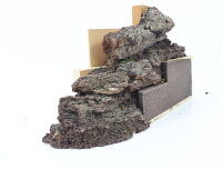 Landschaftsbau Gebirge Felsen Holzfelsen mit Steinmauer