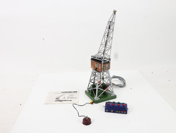 Märklin H0 7051 elektrischer Drehkran mit Hebemagnet und Stellpult