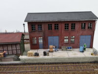 E1726 Spur H0 Diorama Szenerie Bahnhof mit Güterabfertigung u. Gleisen / Licht