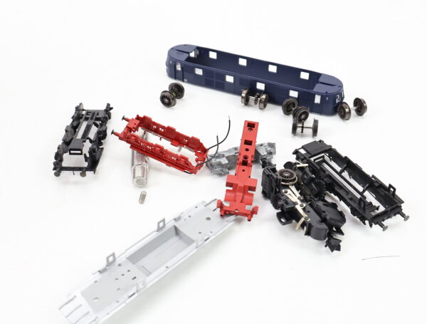 E1641 Fleischmann N 7391 Ersatzteile Gehäuse Lokrahmen Achsen etc. BR E19 01 DB