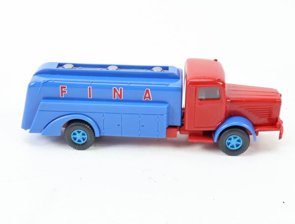 Wiking H0 883/3 Modellauto Tankwagen Büssing 8000 Typ 3 Fina 1:87