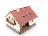 Kibri N aus 7104 Gebäude Wohnhaus Einfamilienhaus mit Garage gebaut