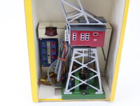 Märklin H0 7051 elektrischer Kran Drehkran mit Hebemagnet u. Stellpult