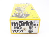 Märklin H0 7051 elektrischer Kran Drehkran mit Hebemagnet u. Stellpult
